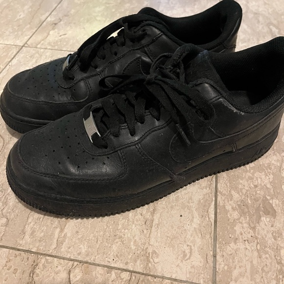Black nike air force 1’s - Picture 3 of 3
